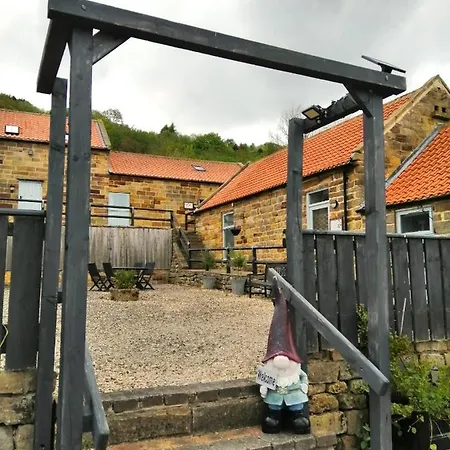 Luddie's Country - Rose