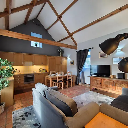 Luddie's Country - Rose Aislaby