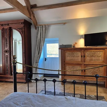 Luddie's Country - Rose * Aislaby